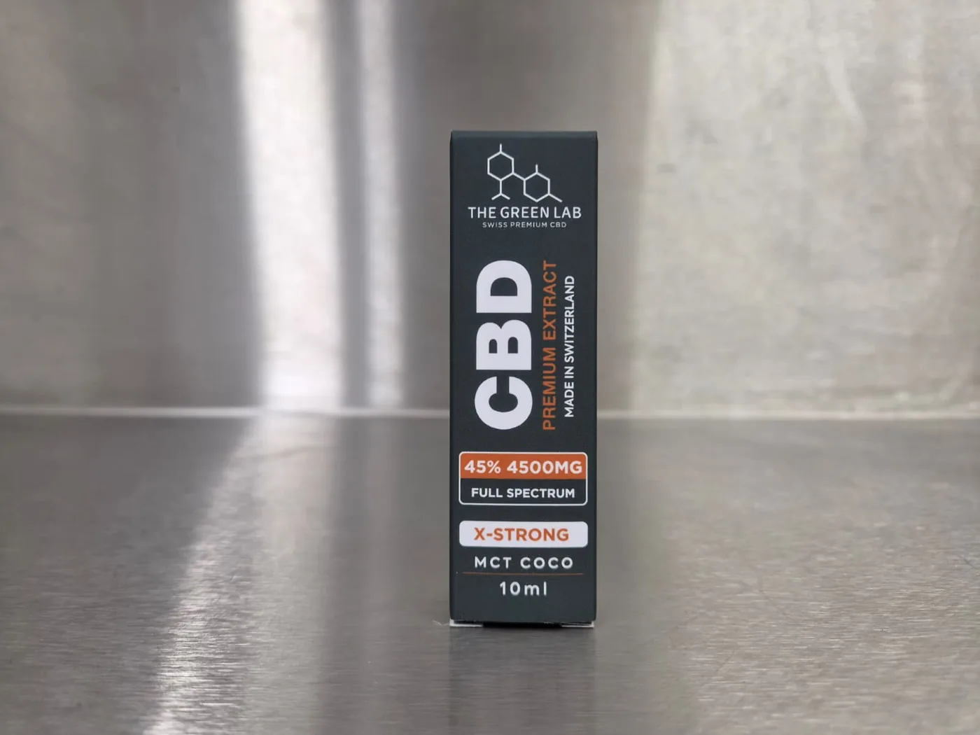 Étui du CBD X-Strong 45 % The Green Lab, Full Spectrum sur MCT de coco, flacon de 10 ml portant 4500 mg